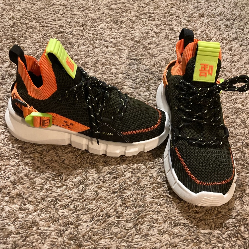 Mens mesh sneakers. Thick soles